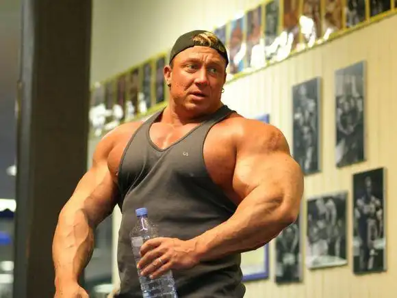 p>马库斯·罗西尔,1972年2月22日出生于德国达姆施塔特,德国职业健美