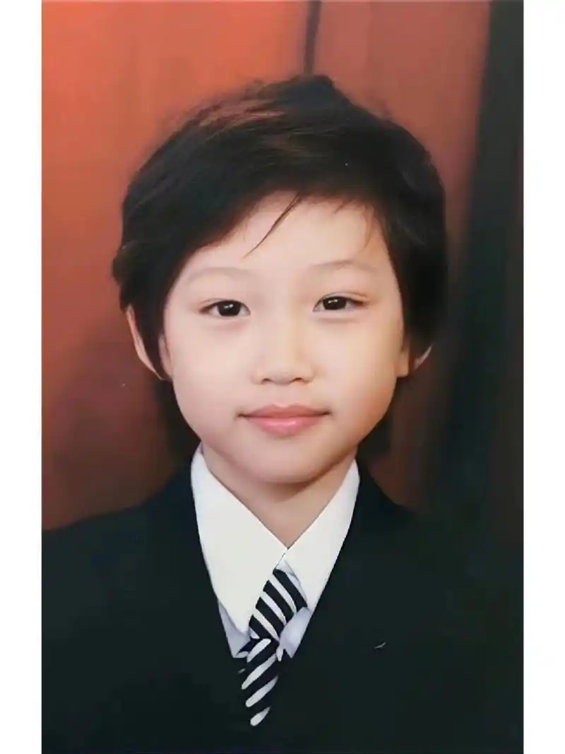 李龙馥儿时照片 要图私