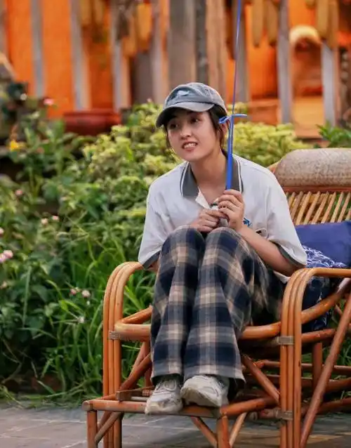 《向往的生活5》还未启幕,张子枫再晒生活照,粉丝:期待妹妹!