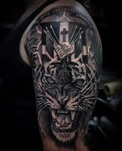 霸气的手臂现实虎头和狮头纹身图案4