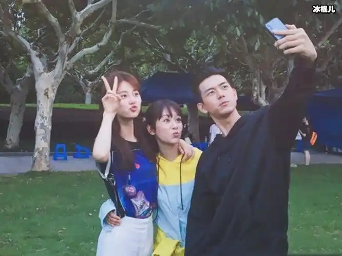 李现的感情史怎么样呢?他的理想型女友是什么标准? - 明星 - 冰棍儿网