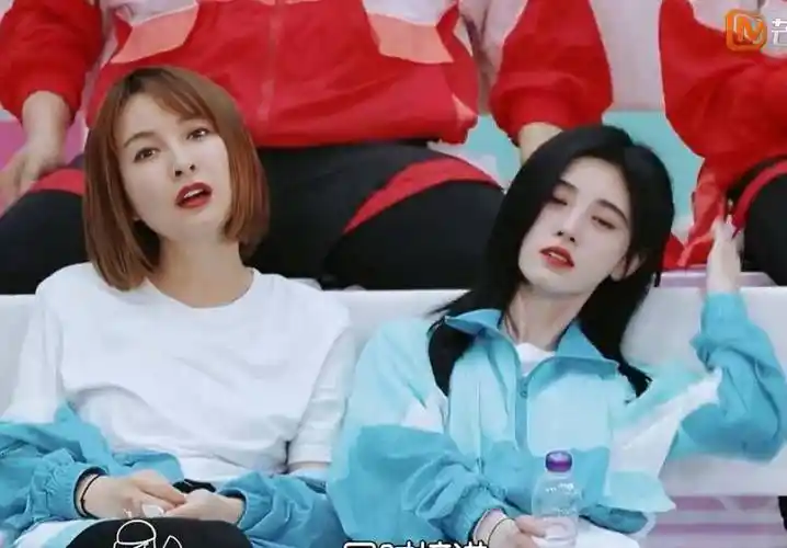 鞠婧祎身高又翻车了,和162的吴昕同框照曝光,确定只差3cm吗