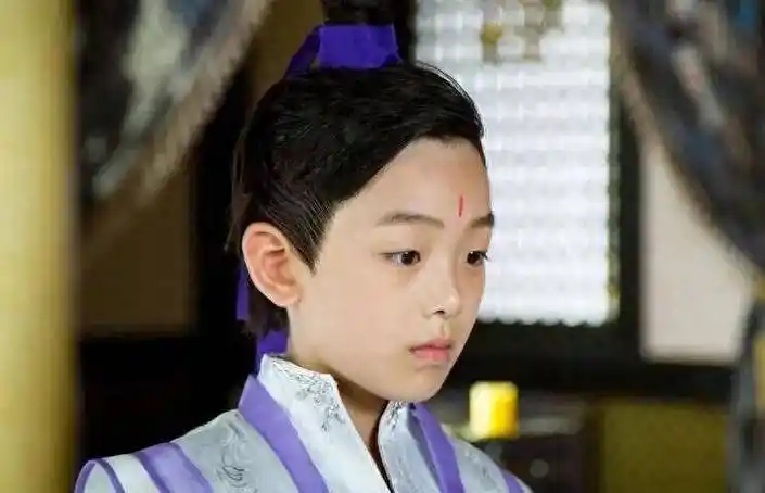 小时候好看又有灵气,长大泯然众人,6位长"歪"的童星,真可惜_阿尔法