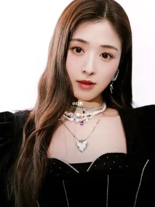 张含韵|佩戴le fame ×yvmin联名配饰—彩色宝石多层珍珠项链#qq飞车