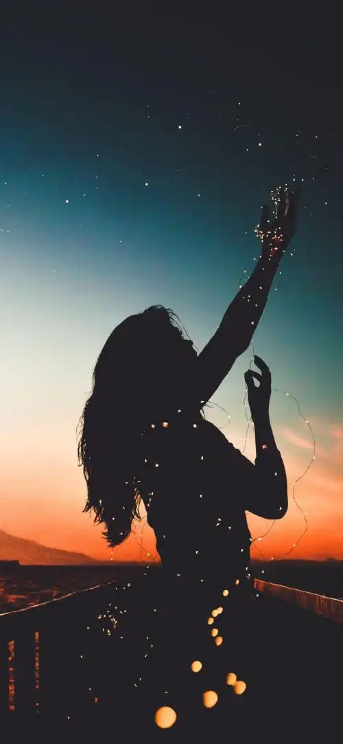 黄昏下的女生剪影,女性-手机壁纸