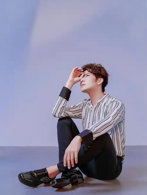 钟汉良最新时尚写真尽显射手座特性多种风格信手拈来完美驾驭