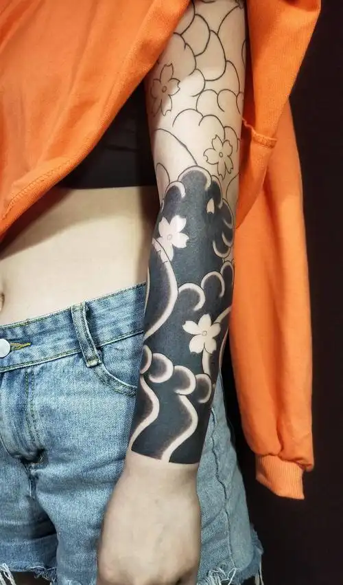樱花臂上色纹身图片手臂老传统樱花日式浪花纹身图案