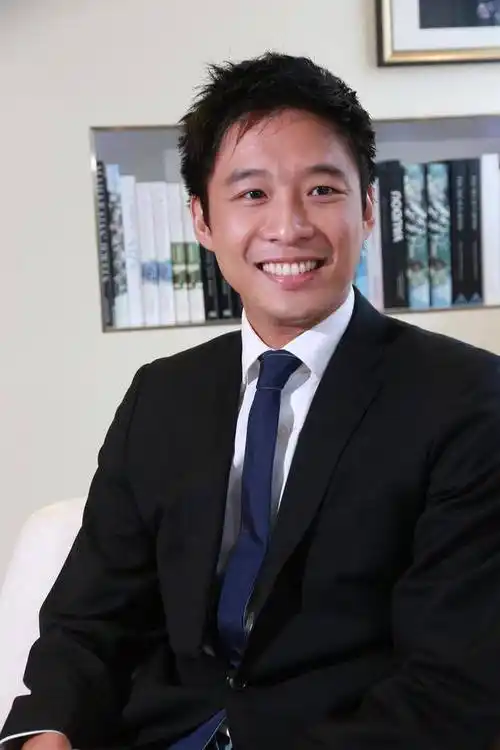 霍启山同框气质美女被赞靓到绝!