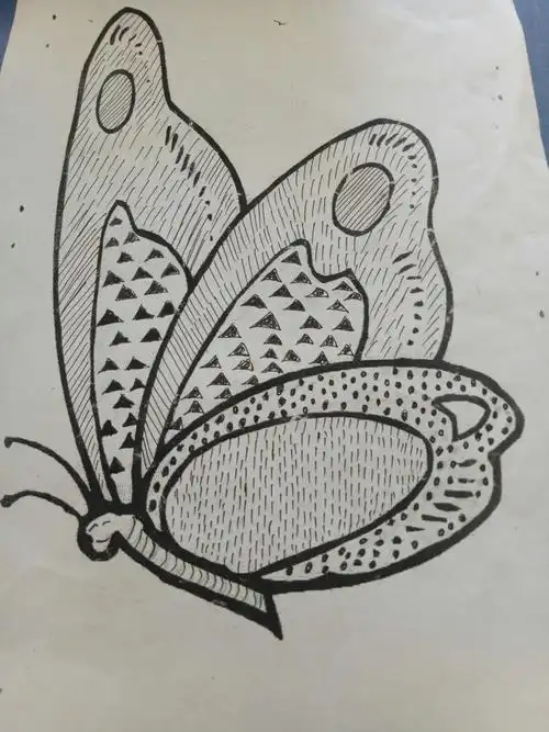 南街村幼儿园,苗苗3班线条画《蝴蝶》,今天老师要带小朋友们认识的是