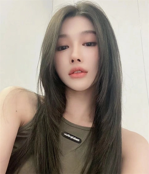 高层次中长直发 利落干练好打理_直发发型 - 美发站