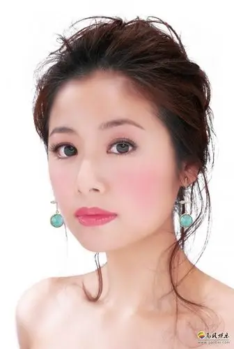 林心如更新动态,晒出一张近照:笑容灿烂,显得状态不错