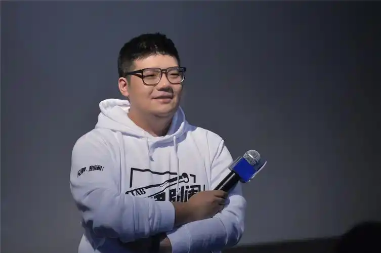 掌门人,春晚常客,喜剧"小先生"高晓攀自导自演,孙集斌联合导演,尤宪超