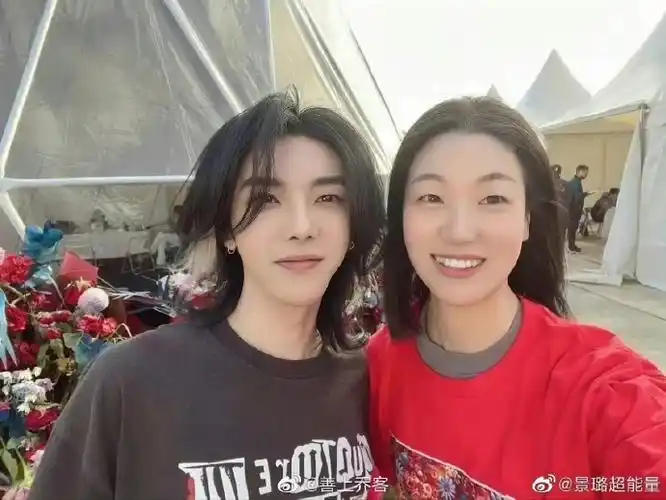 那些年一些小花宝贝的合照合集  是乖巧帅气的宝贝哇@华晨宇yu