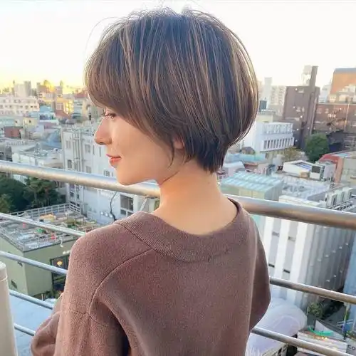 今年流行"四好"层次短发,立体蓬松很精致,适合大多数女性|发型|减龄