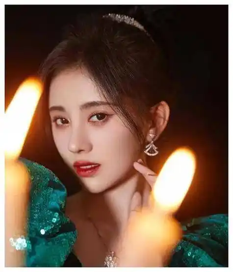 鞠婧祎秋日出游之美:绝美氛围,无尽魅力!_照片_人们