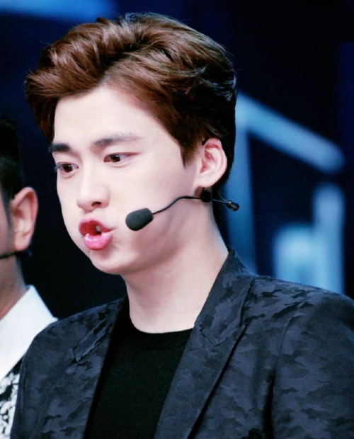 李易峰的拍照姿势图1幽默搞怪图3萌可爱图5运动范儿十足