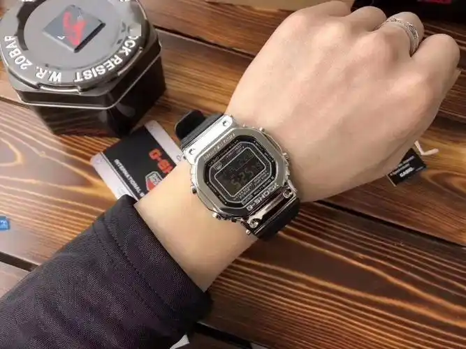 今天跟大家分享的好物是卡西欧gmw-b5000