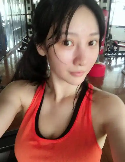 柳岩自曝素颜照让2万人路转粉