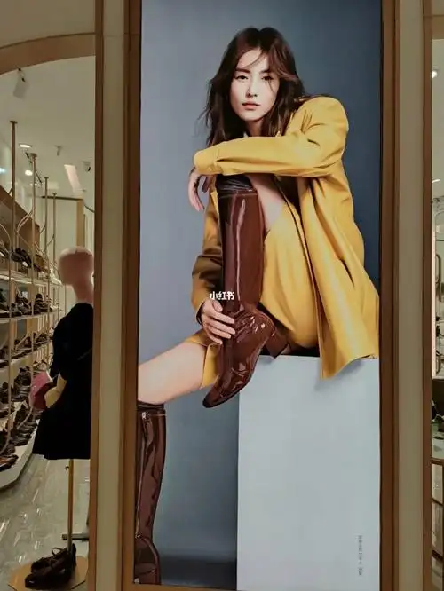 哇哦03大表姐刘雯代言百丽啦0606