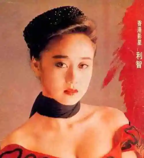 利智无可挑剔的脸蛋和丰满的胸部可以让很多观众购买.