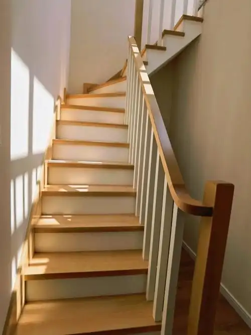 日式硬装分享原木色实木楼梯