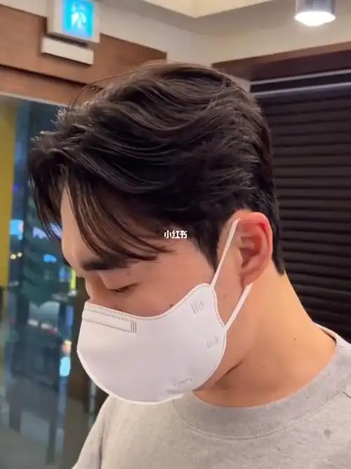 男生夏季发型参考韩式三七分纹理烫发