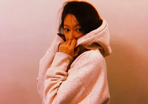 余玥最新生活照图片,分享一组余玥图片给大家,图中的明星图片壁纸会