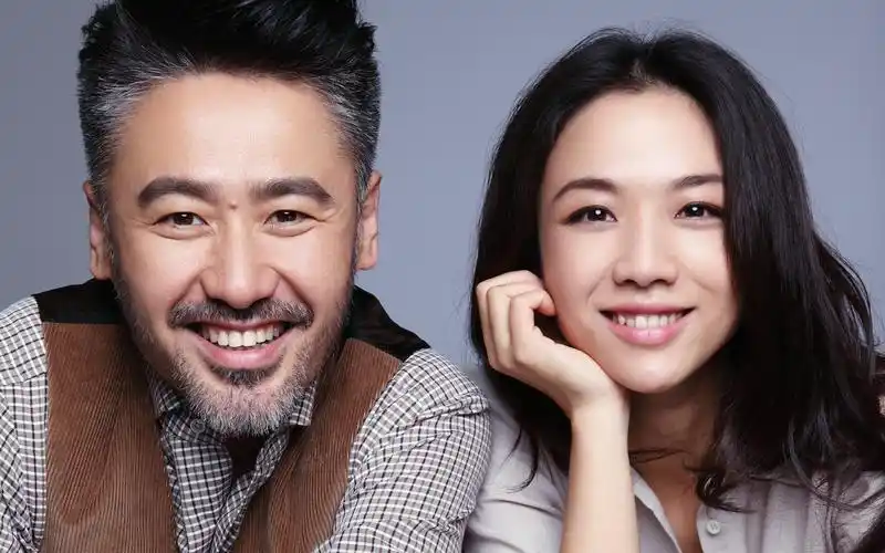 《北京遇上西雅图》汤唯与吴秀波甜蜜浪漫桌面壁纸