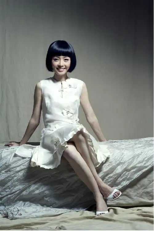 p>陈鲁豫,1970年6月12日出生于上海市,成长于北京,中国内地主持人.