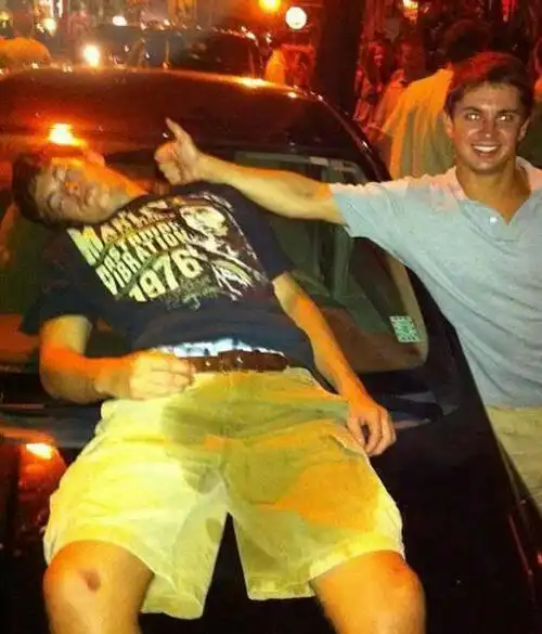 摩羯男喝醉酒会怎么样 喝醉酒后会是什么样的感觉呢,男人们为何都要