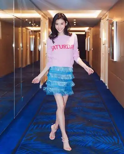 奚梦瑶变瘦化身性感女神,立显超模气质成功拿下范冰冰代言丨今日美图