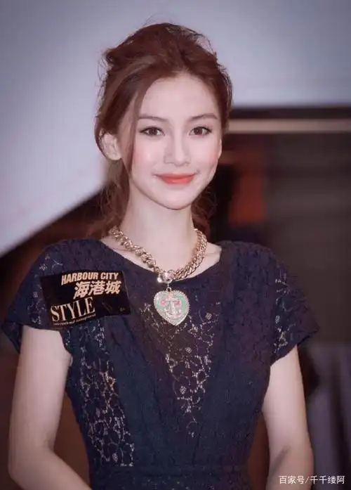 baby模特时期旧照曝光,脸颊圆圆婴儿肥,棕色眼瞳混血十足