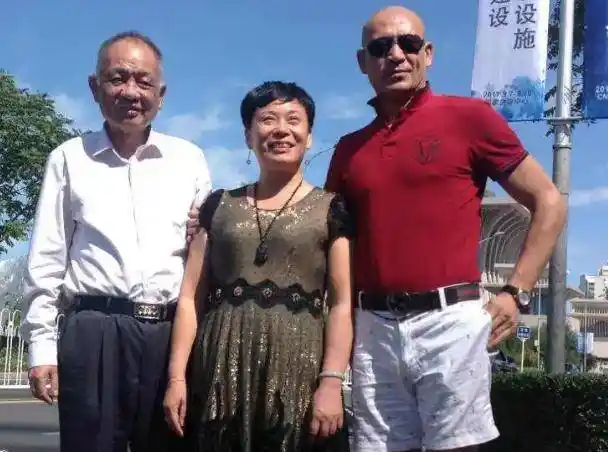 师小红:息影只为照顾聋哑岳父母,50岁有喜乐开花_谢兰_时候_妻子