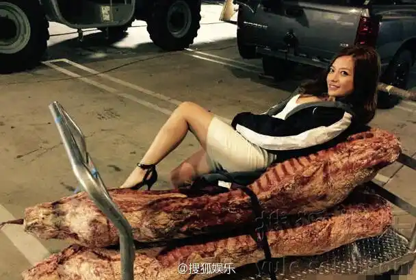 赵薇#,"猪肉"好躺嘛?[偷笑] . 来自搜狐娱乐 - 微博