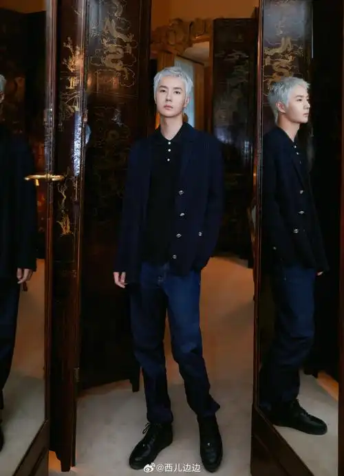 王一博巴黎看秀官方镜头##王一博内娱顶流标杆##王一博巴黎时字周