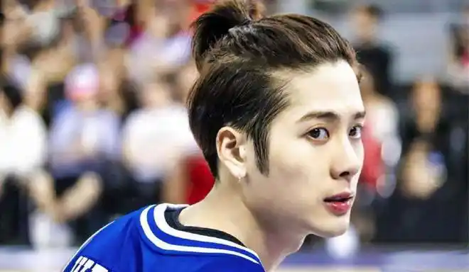 最近流行男明星扎小揪揪,图三帅到炸裂,图六有点娘