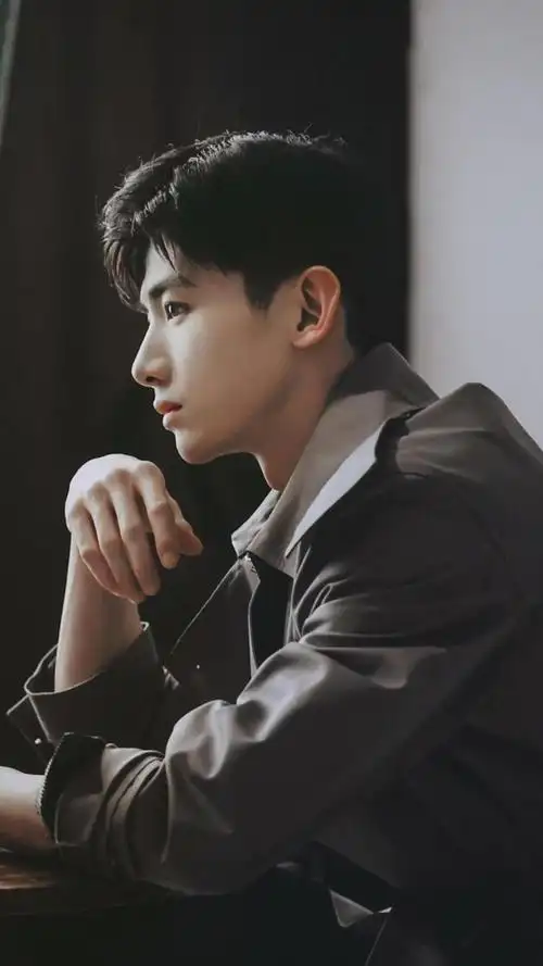 帅气暖心大男孩白敬亭休闲写真,高清图片,手机锁屏桌面-壁纸族