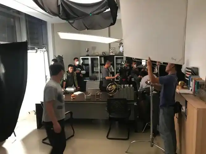 一生一世剧组携主演任嘉伦白鹿在隆力奇拍摄