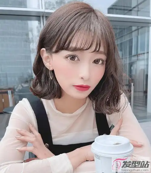 瘦脸减龄蛋卷头推荐 时尚小姐姐必备烫发_发型站_最新流行发型设计