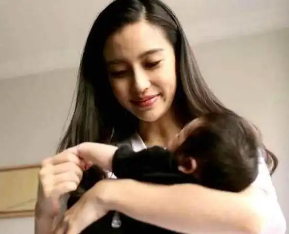 angelababy代孕是真的吗 从五月到九月怀孕大肚照片曝光