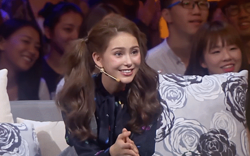 昆凌打招呼是在看我吗gif动图_动态图_表情包下载_soogif