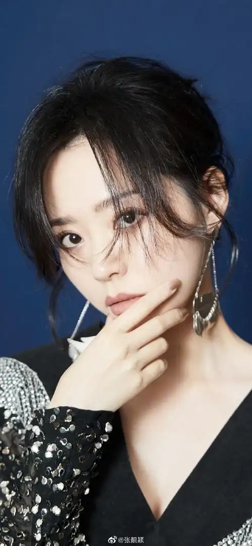 张靓颖微博与粉丝玩大冒险疑似默认恋情男友是谁引猜测