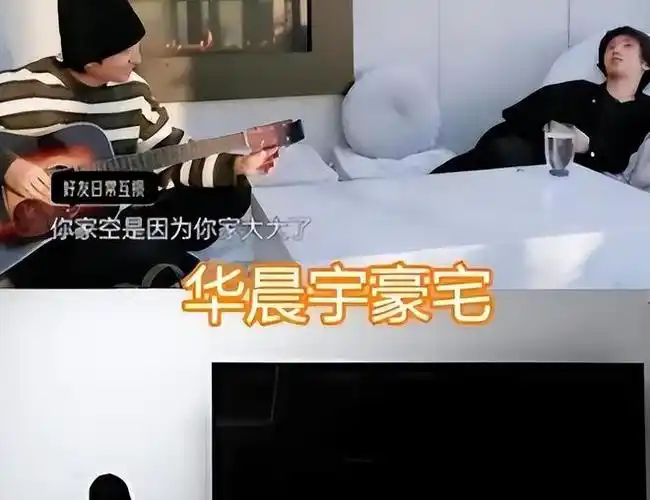 华晨宇在出道初期就被传闻拥有非凡的家境,据称华晨宇的父亲名叫华福