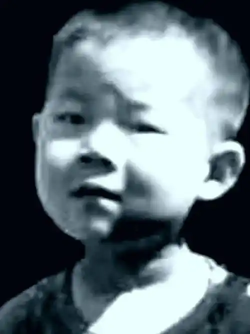 原创岳云鹏晒恶搞1988海报成龙易烊千玺刘德华等众星躺枪