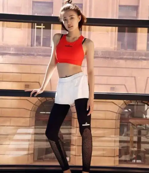 徐璐8字形身材太撩人体重仅88斤大方分享减肥秘诀