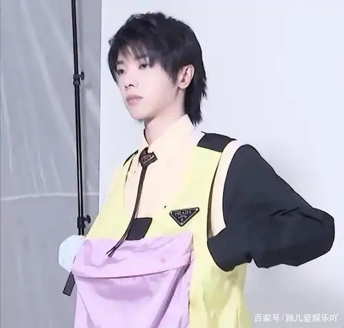 华晨宇这是要将揣手进行到底吗?这么可爱,当然是男孩子啦!