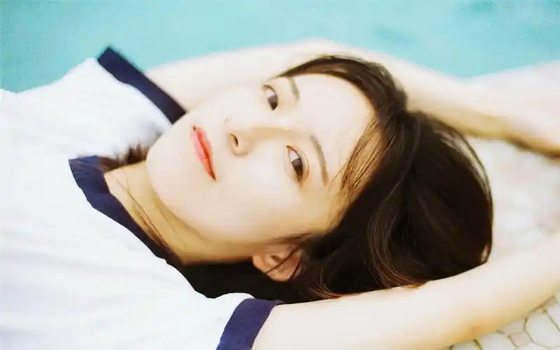 清纯美女夏日唯美写真电脑壁纸图片