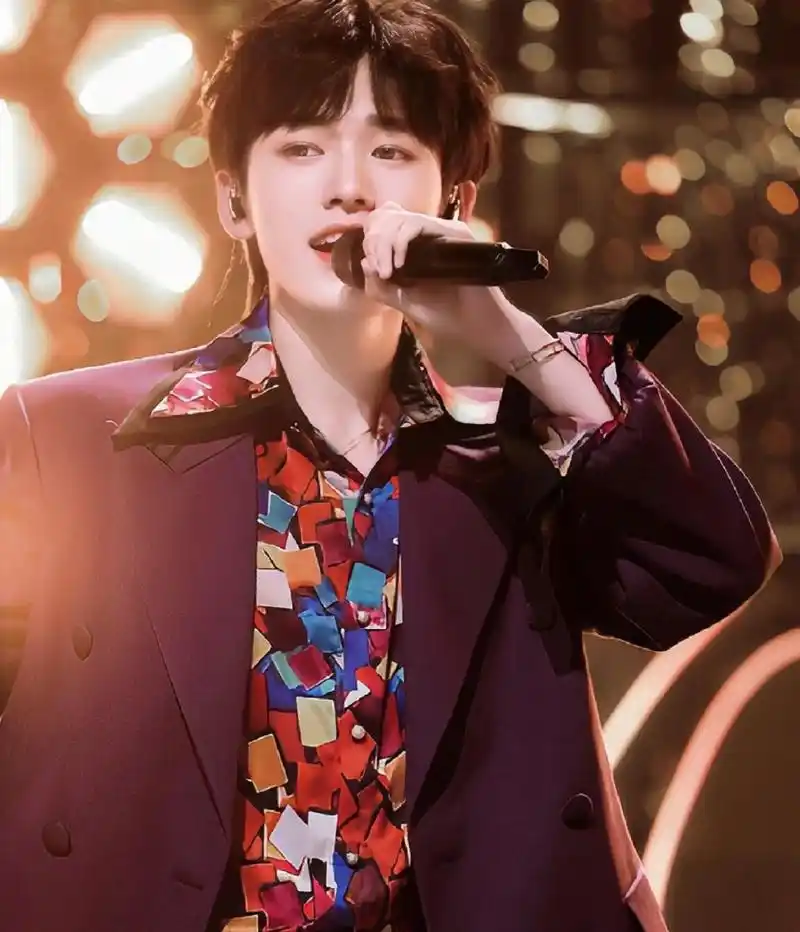 宋亚轩神图第五弹来啦～小海螺们接住啦!图片都来自其它博主呀!