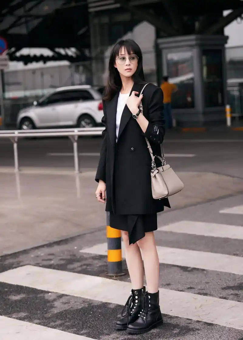 张钧甯机场秀美腿 黑西装气场十足走路带风_高清图集_新浪网