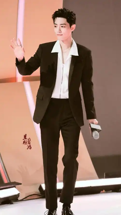 肖战#这走路也太大佬气势了,好带感!分分钟帅到尖叫